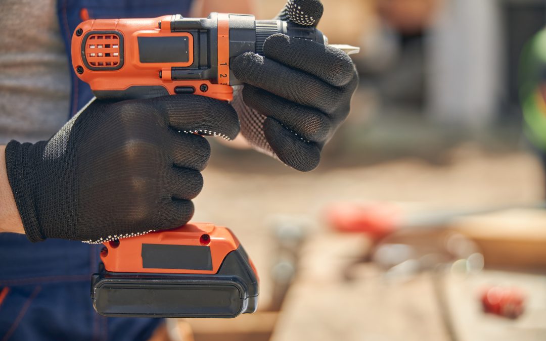 Nail Guns vs. Screw Guns: Which is Right for Your Project?